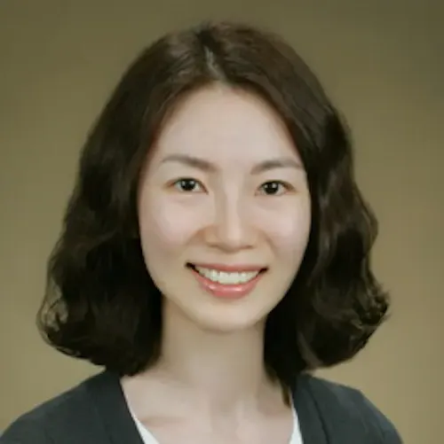 Julia Oh Headshot